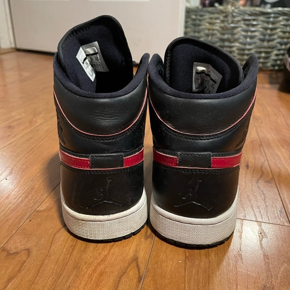 Jordan Black and Red Sneakers High-Top Leather - Picture 3 of 6